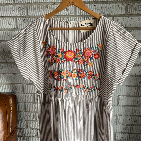 Savanna Jane Dresses & Skirts - Savanna Jane Gray and White seersucker Embroidered Floral Dress
